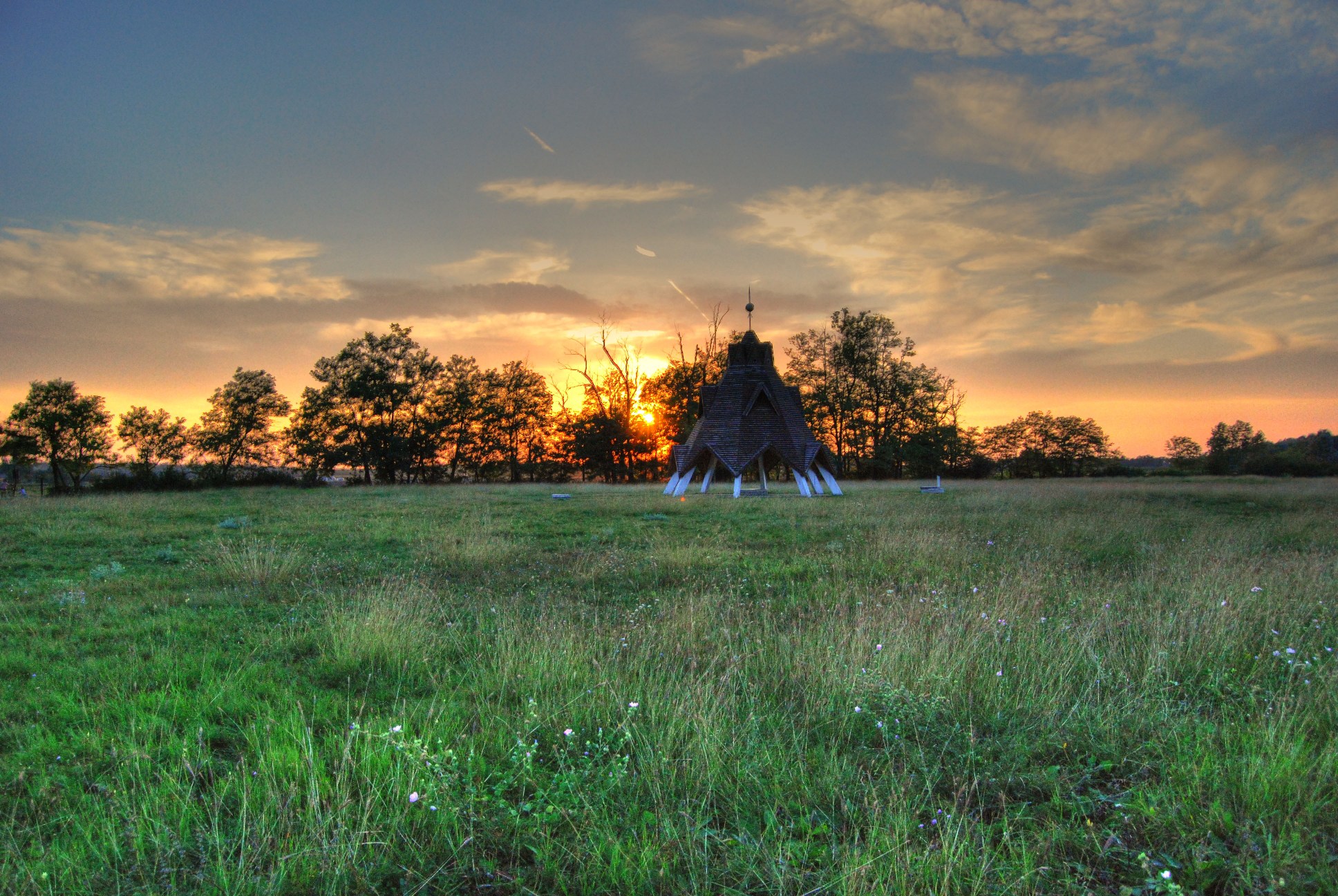 Pusztavacs, Jeltorony